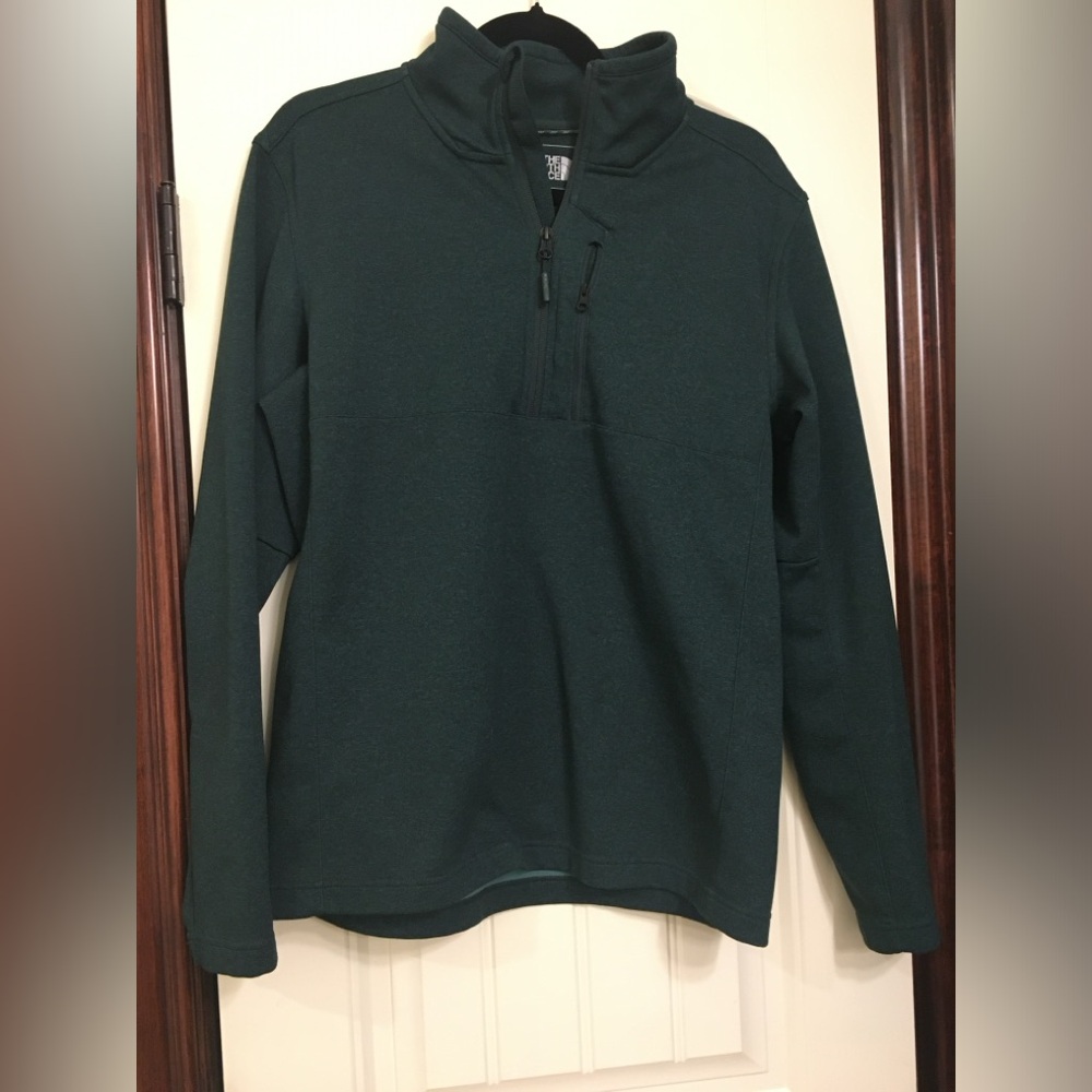 The North Face men’s pullover. Green, Sz M Great used condition.